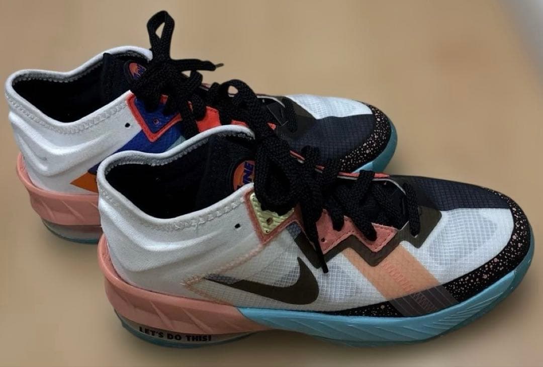 Nike ビッグキッズ レブロン18 ローサミット ホワイト/ブラック　24cm