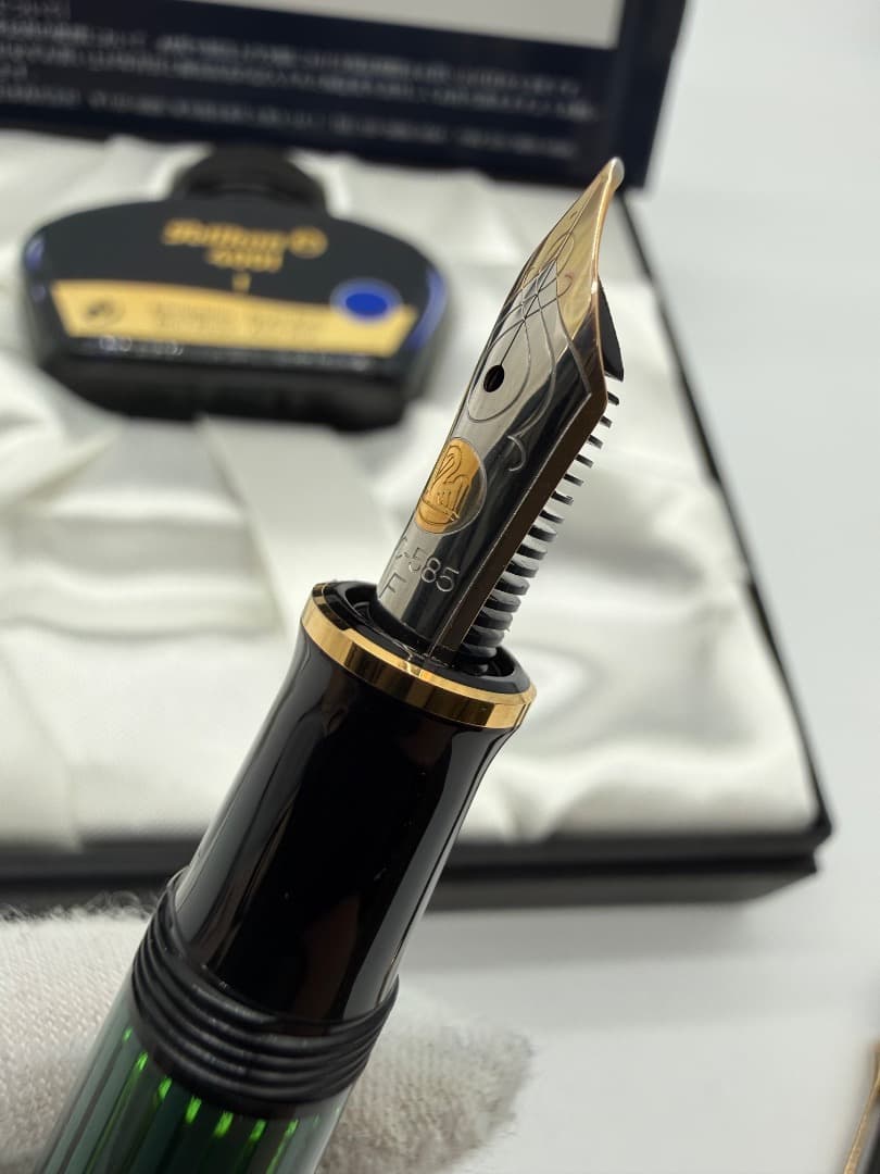 d*3様 ペリカン　万年筆　14c-585 新品同様　箱/インク付き