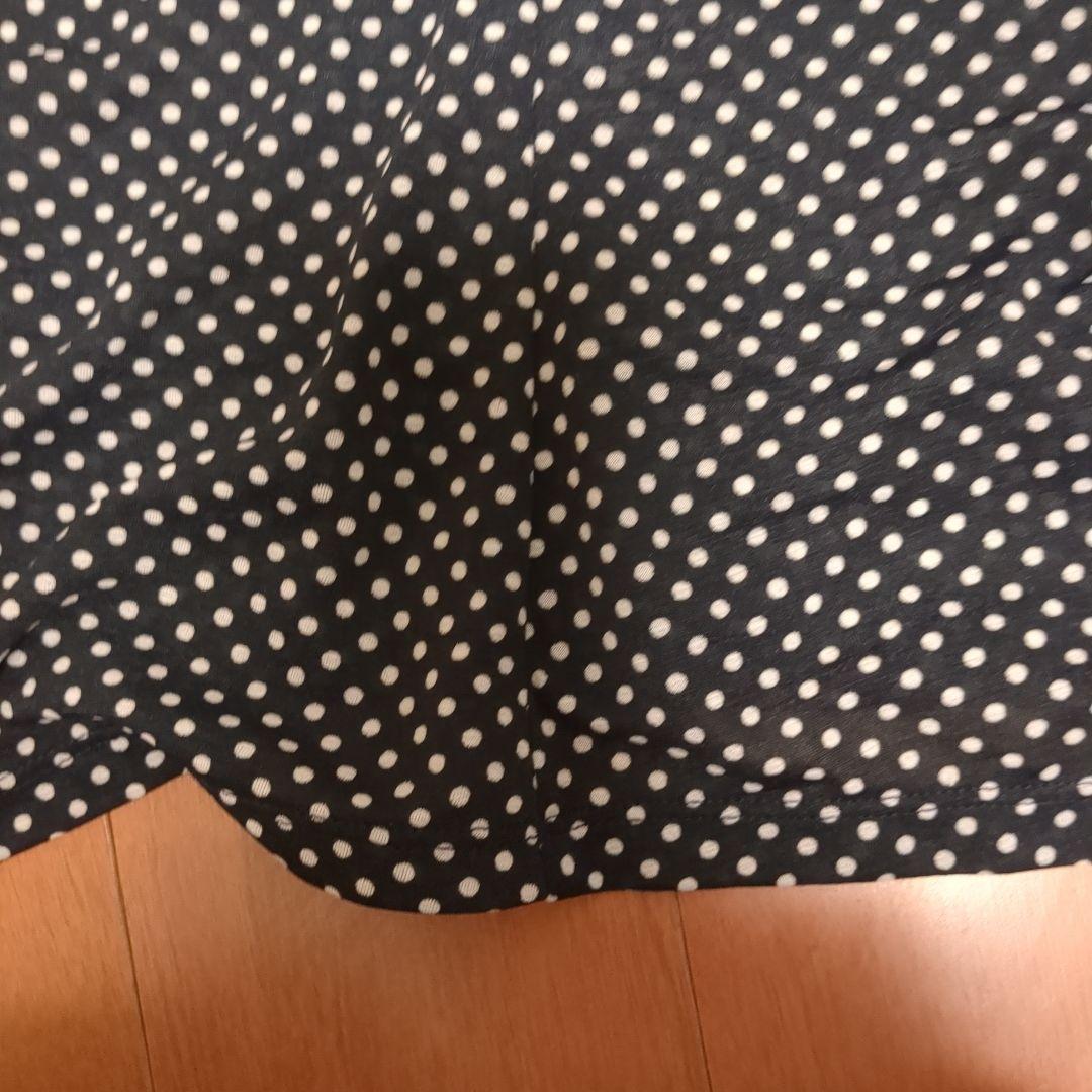 チャコット　オフショルダー紺グレー水玉トップス