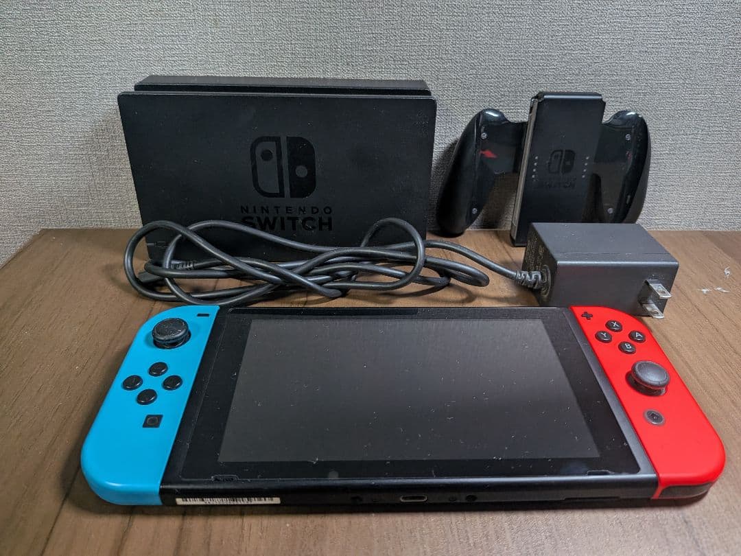 Nintendo Switch（2018モデル☻）ケース、アクセサリー色々付き