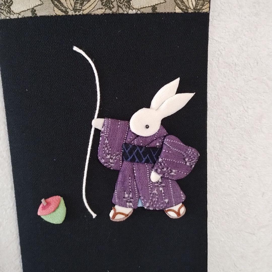 独楽を回すうさぎと炬燵うさぎ・押し絵・古布・縮緬細工・タペストリー　2