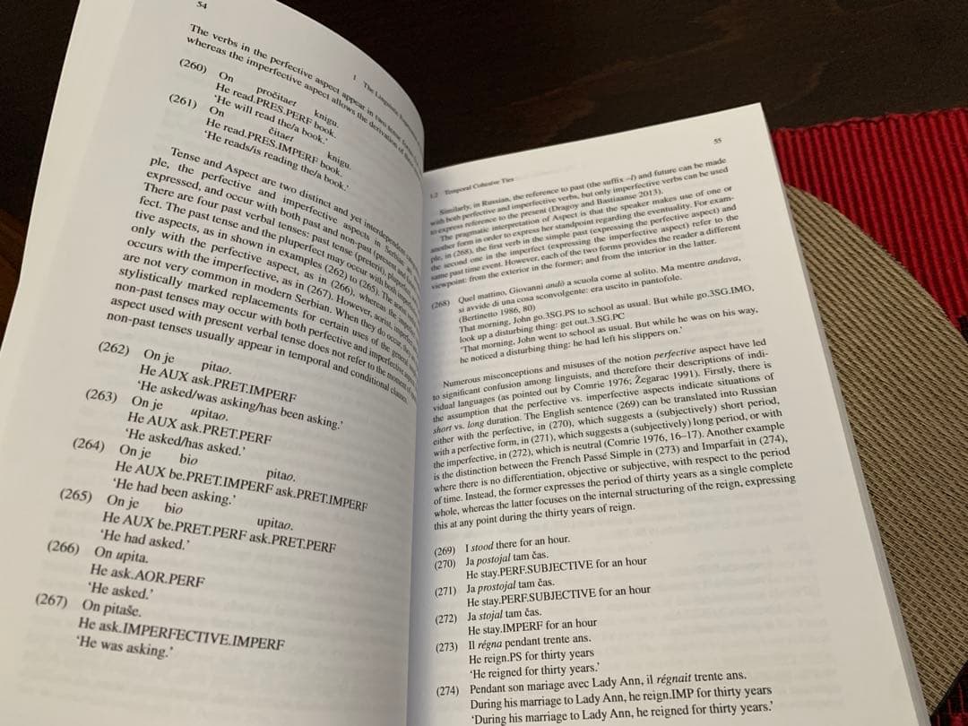 洋書 Cohesion, Coherence and Temporal Referen