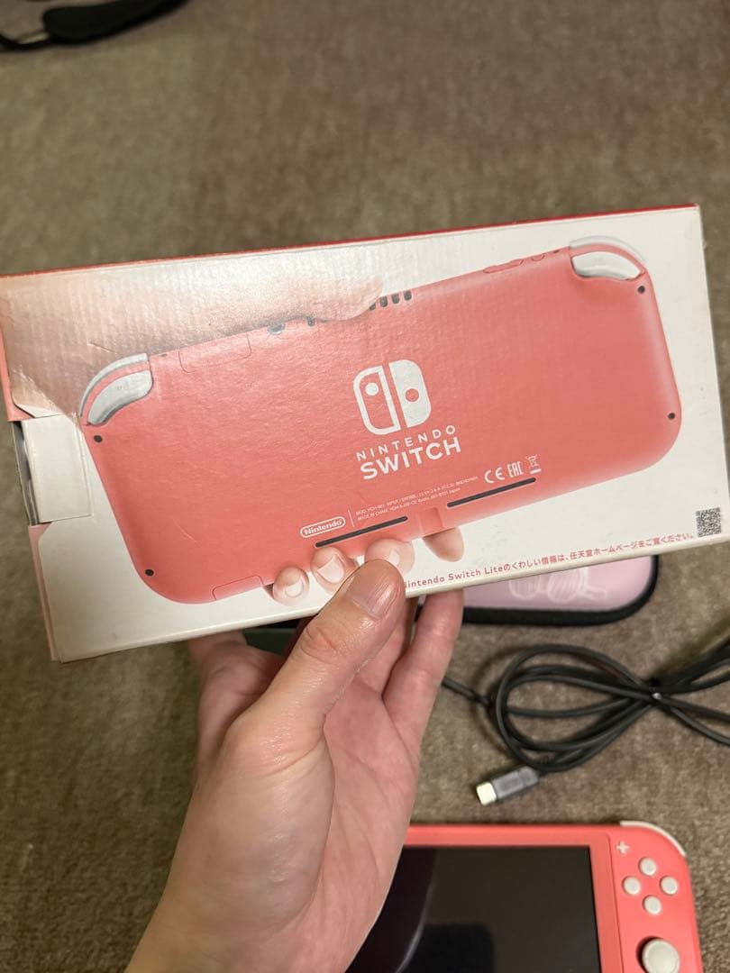 Nintendo Switch Lite コーラル 本体、キャリングケース付き