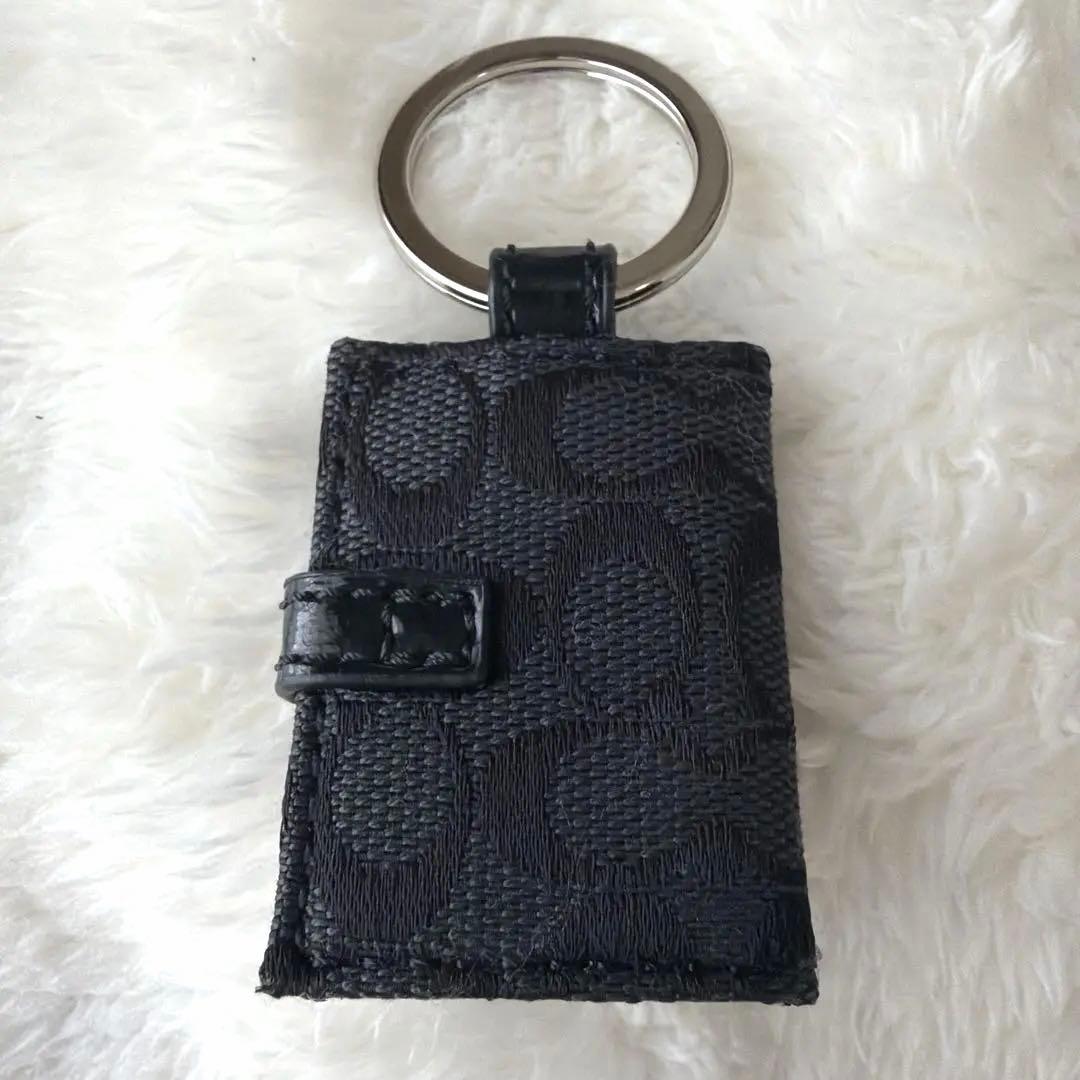 小物 COACH Signature PictureFrame Charm Black