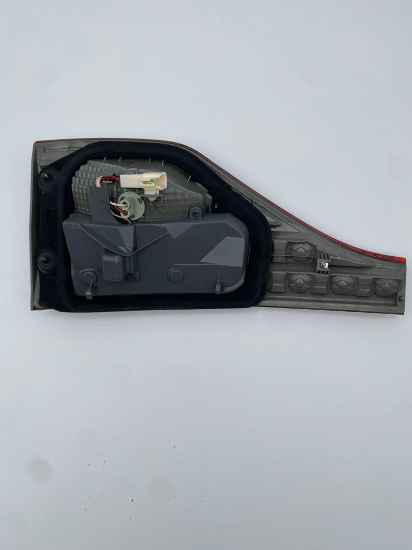トヨタ エスティマ 50系 純正LEDテールランプ左右セットです。