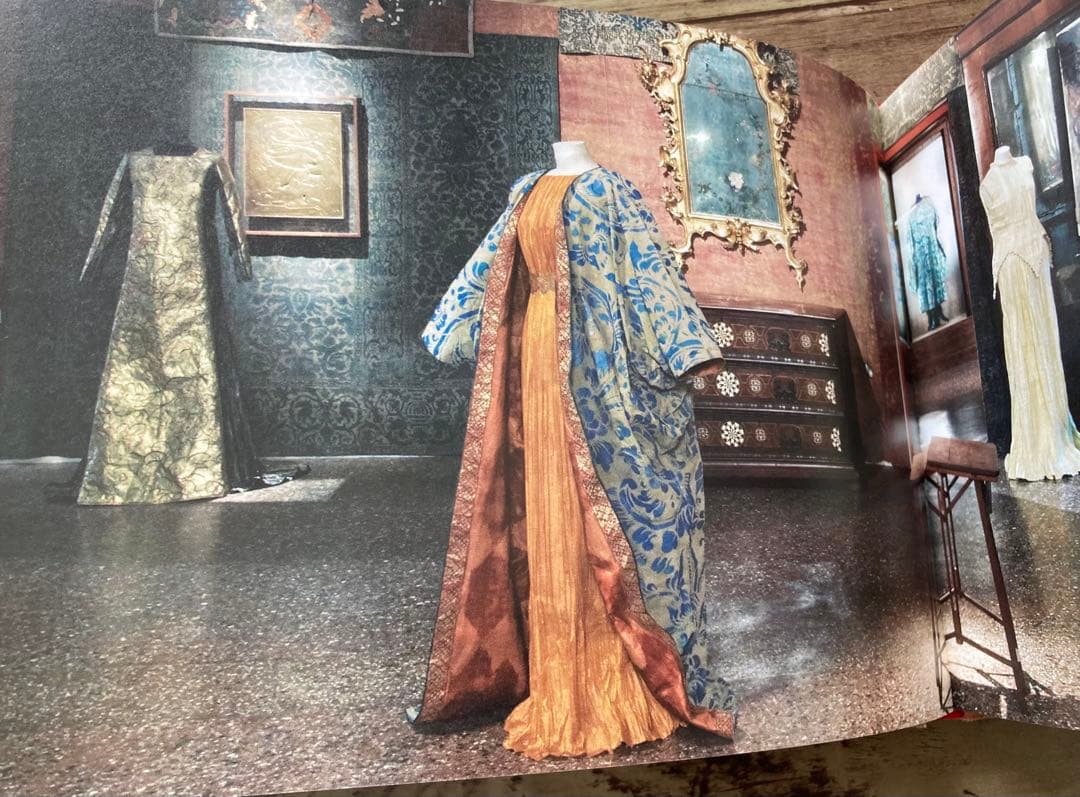 希少 アーティストIsabelle de Borchgrave 紙の世界 洋書