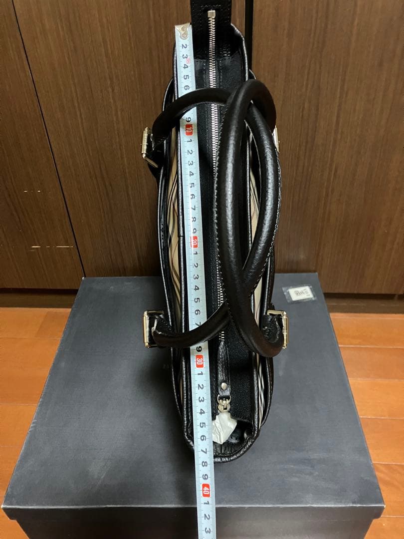 Burberry チェック黒 トートバッグ　YD 4351DJ 09