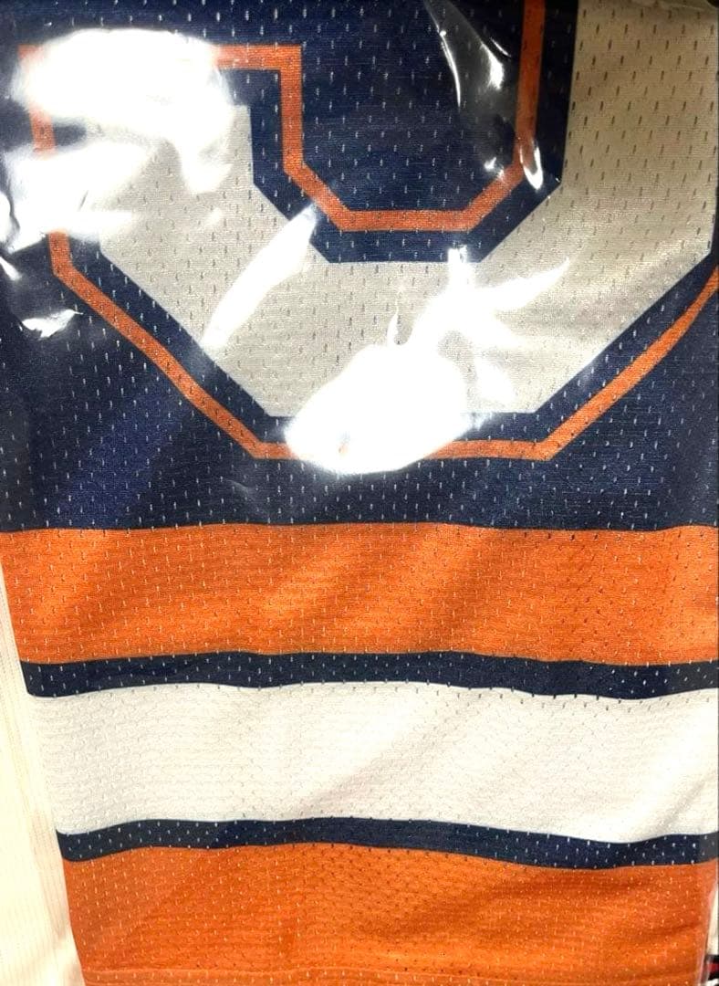 c*p様 広島東洋カープ　小園海斗選手　アメフト風Tシャツ　Mサイズ　直筆サイン