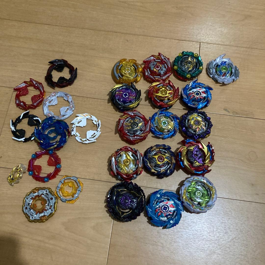 ベイブレードバーストシリーズ大量セット　(スタジアムは必要であればおつけします)