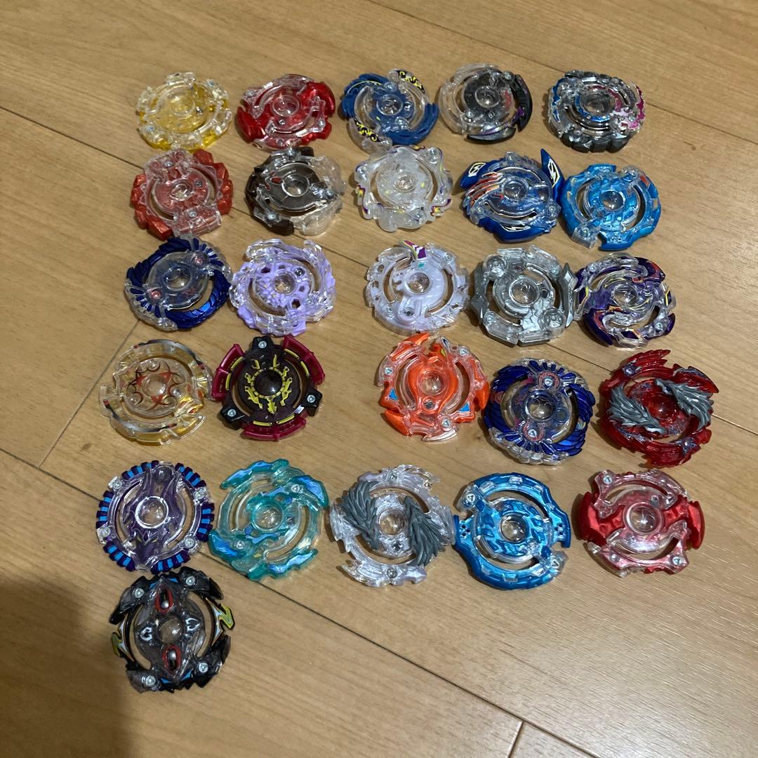 ベイブレードバーストシリーズ大量セット　(スタジアムは必要であればおつけします)