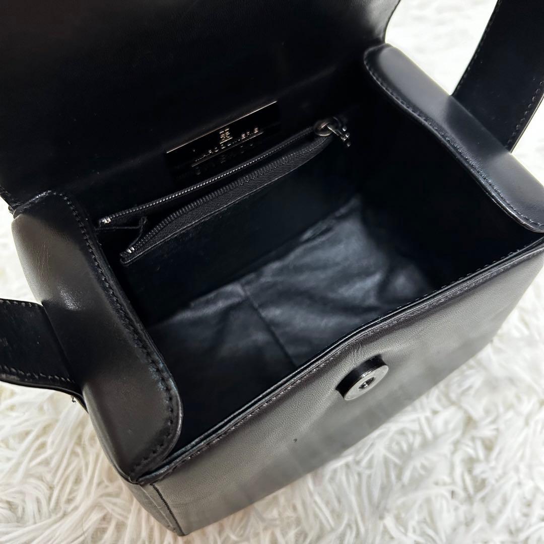 GIVENCHY カーフレザー　ハンドバッグ　ボックス　スクエア　ブラック