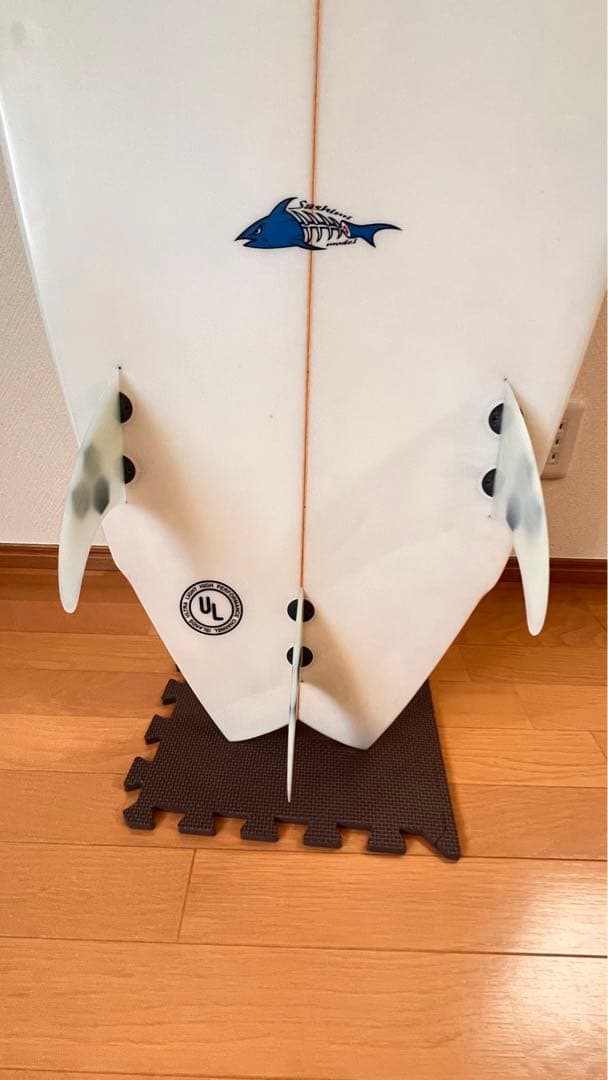 Al Merrick チャンネルアイランド SASHIMI 6’3 Fin付き