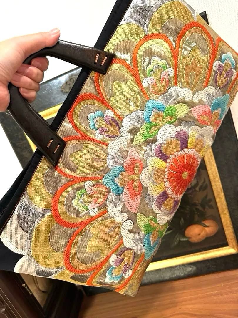 大きいサイズ　トートバッグ　華やか 花柄刺繍 和装バッグ 帯リメイク