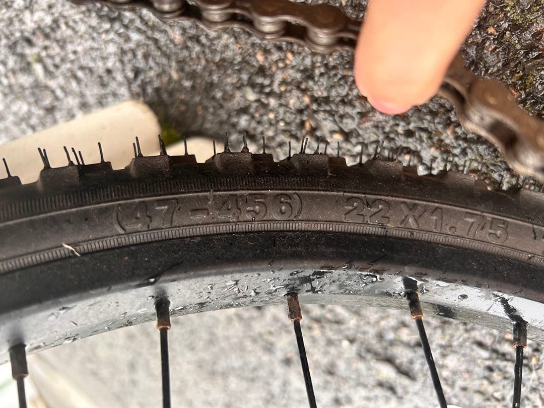 子供用 自転車 本体 黒・赤 前カゴ付 HEAD
