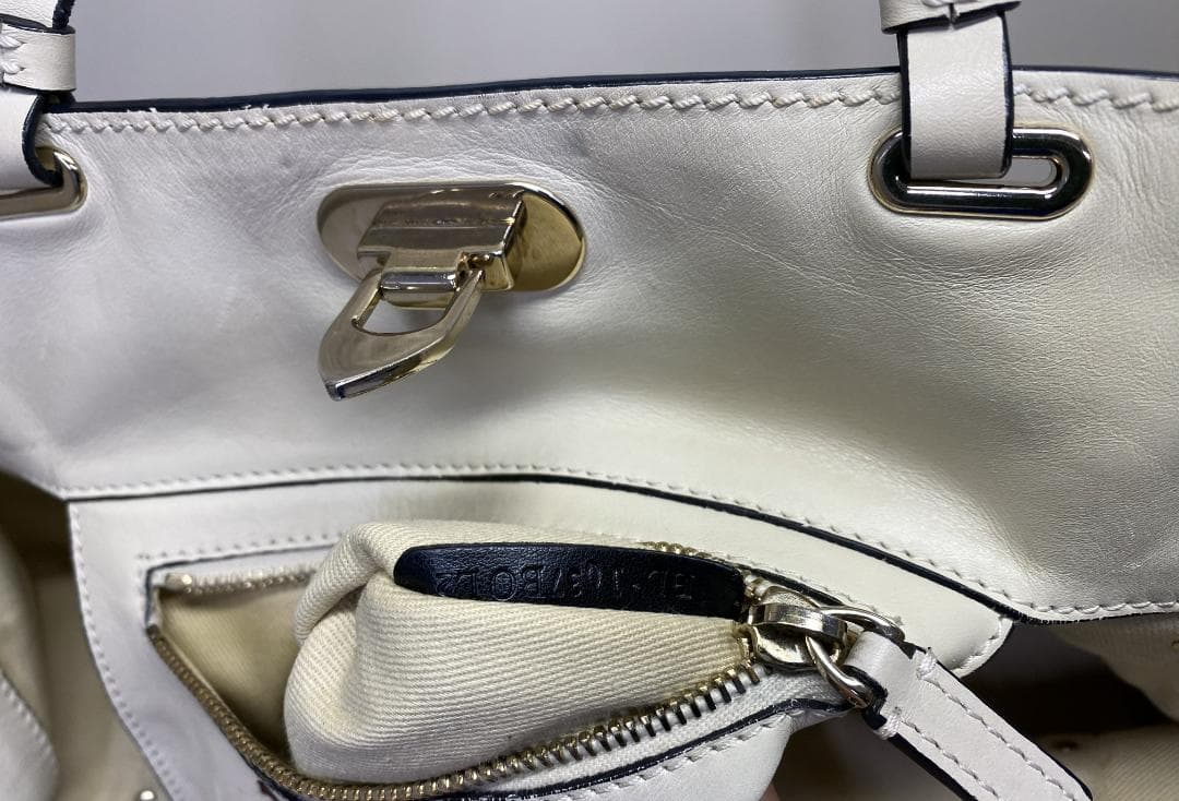 VALENTINO ロックスタッズバッグ