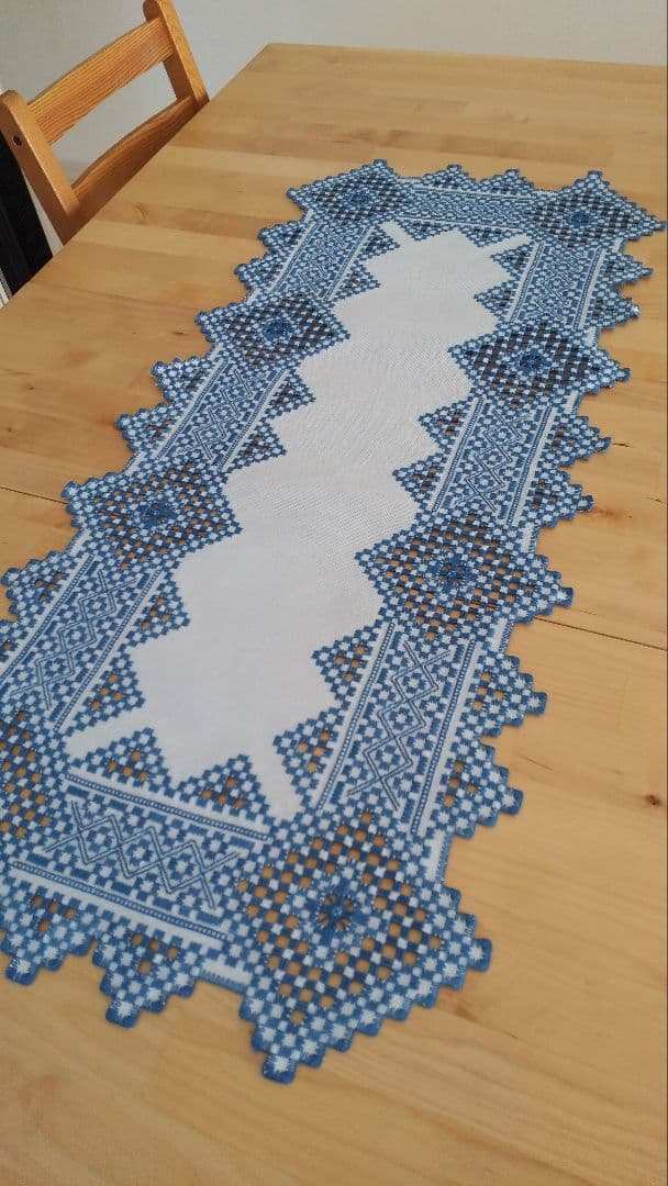 ★20％OFF★ハーダンガー刺繍（ハンドメイド）テーブルクロス 40x86cm