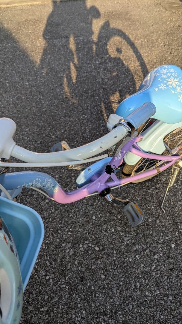 ♡♡　子供用自転車　18インチ　アナと雪の女王　ヘルメット着き　室内保管