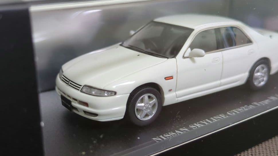 日産 スカイライン GTS 25t (R33) ミニカー 1/43