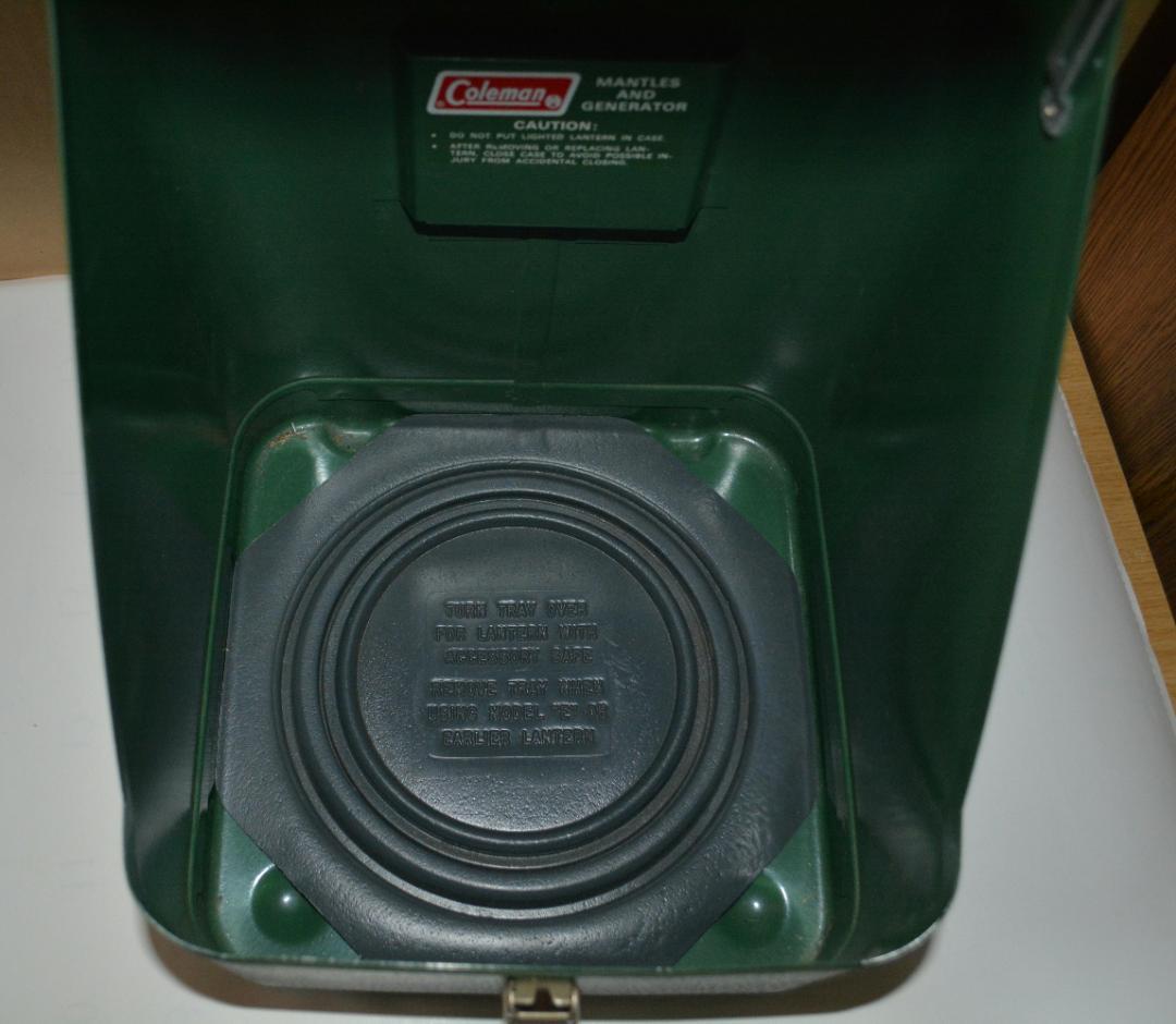 ビッグハット収納可❕ コールマン ランタン 収納用ガルウイングケース Ｌ（大型）
