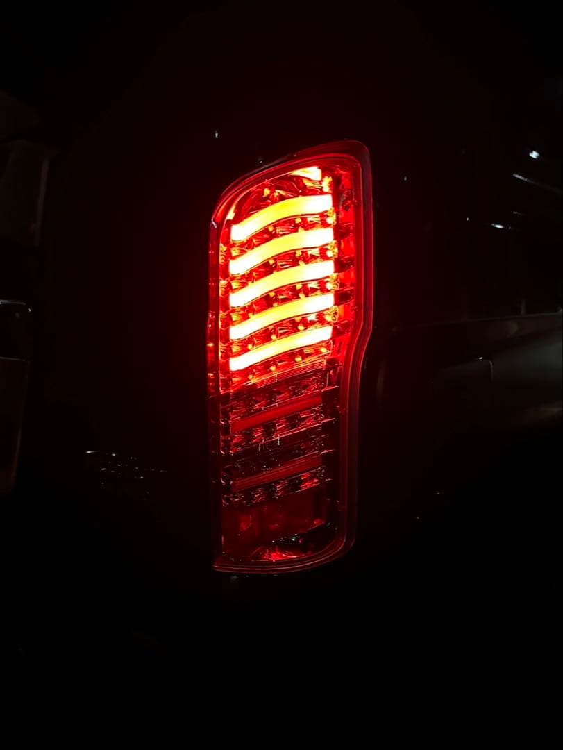 キャラバン用車外品　テールランプ　NV350