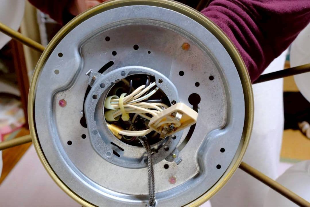 フロストガラス 8灯シャンデリア（引っ掛けタイプ）