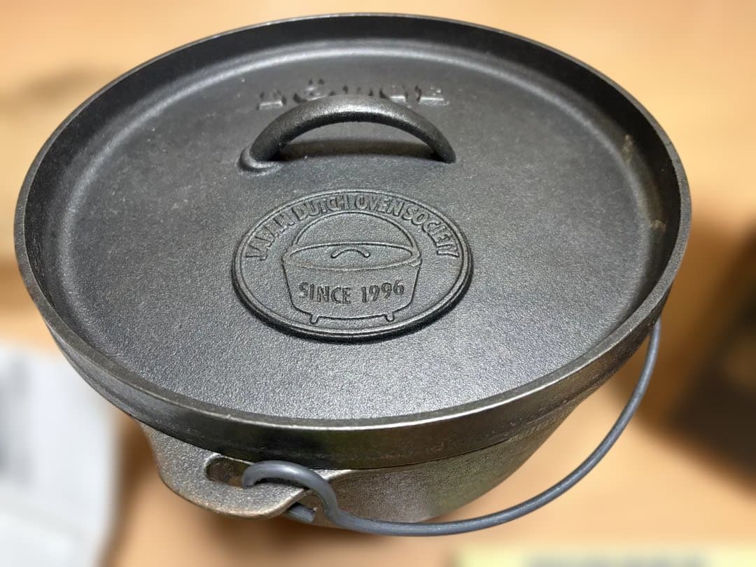 Lodge ダッチオーブン 10インチ　未使用　本2冊付き