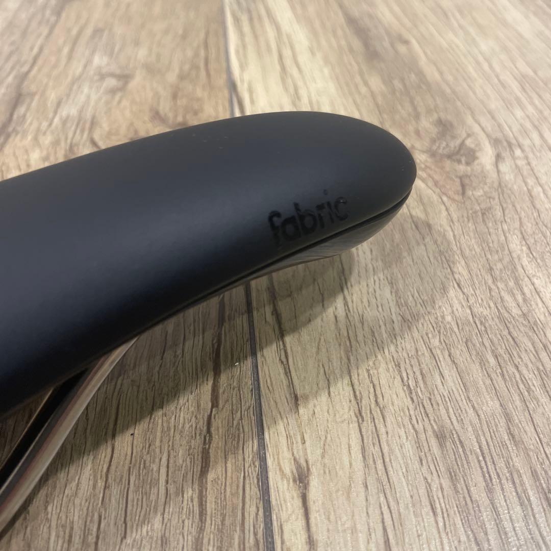 Fabric SCOOP RACE SHALLOW サドル チタン142mm