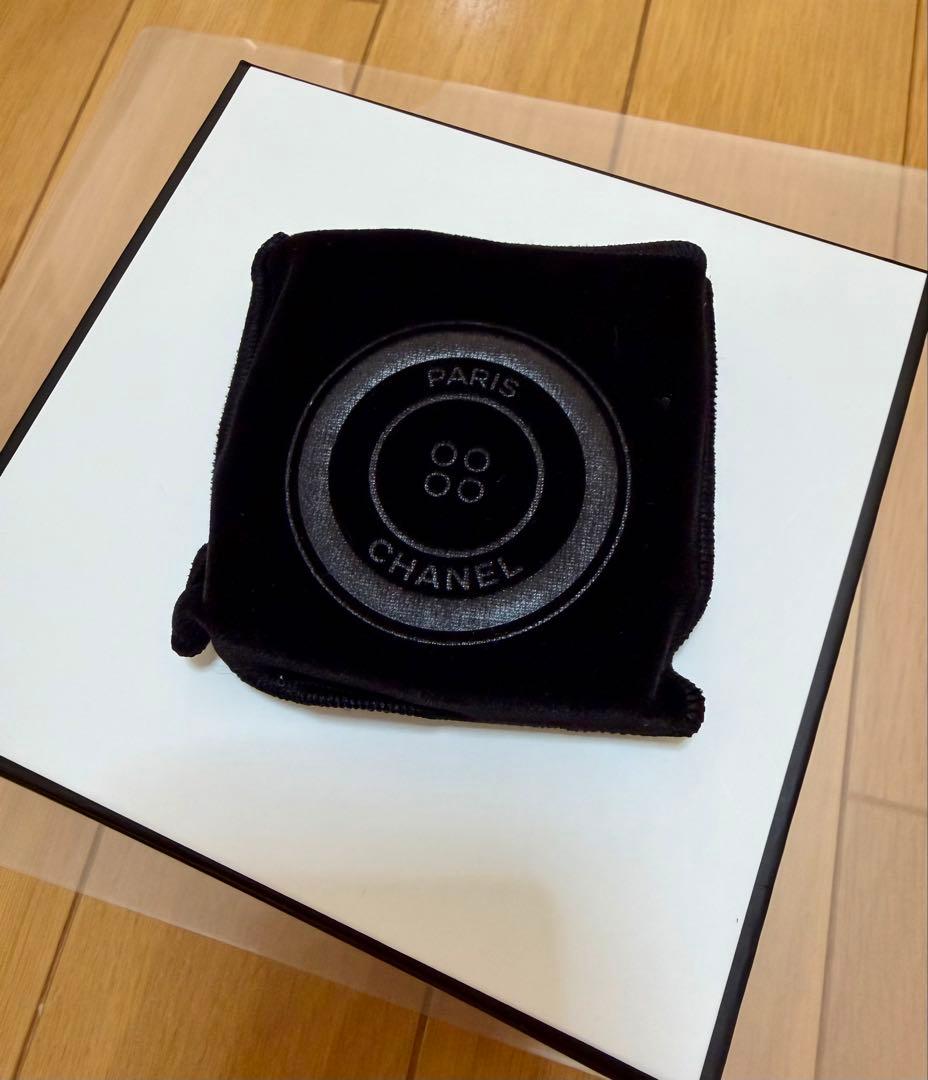 CHANELレキャトルオンブルブトン 209