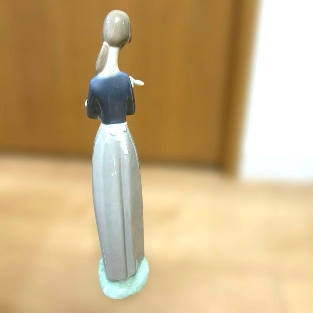 LLADRO リヤドロ 人形　子羊を抱く少女
