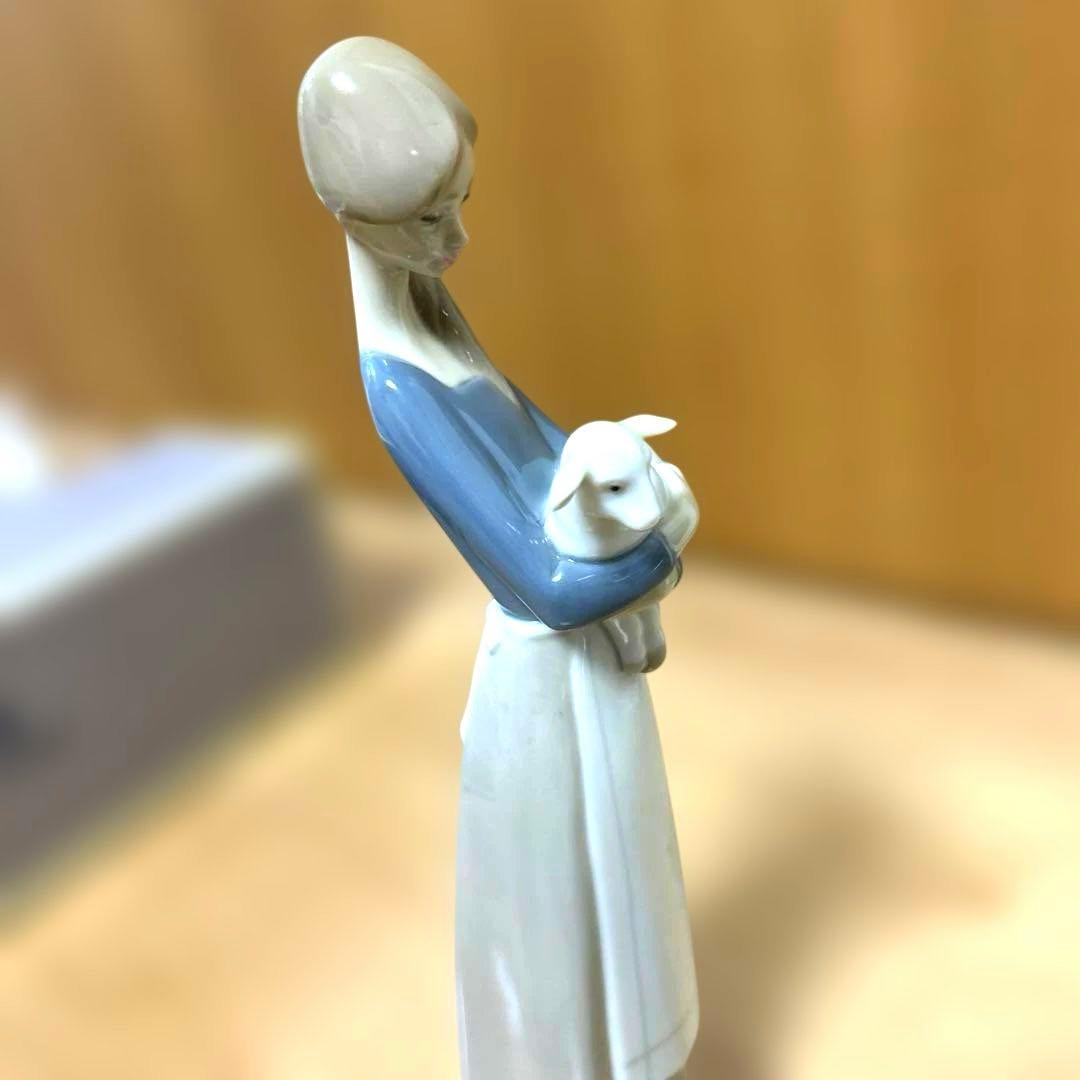 LLADRO リヤドロ 人形　子羊を抱く少女