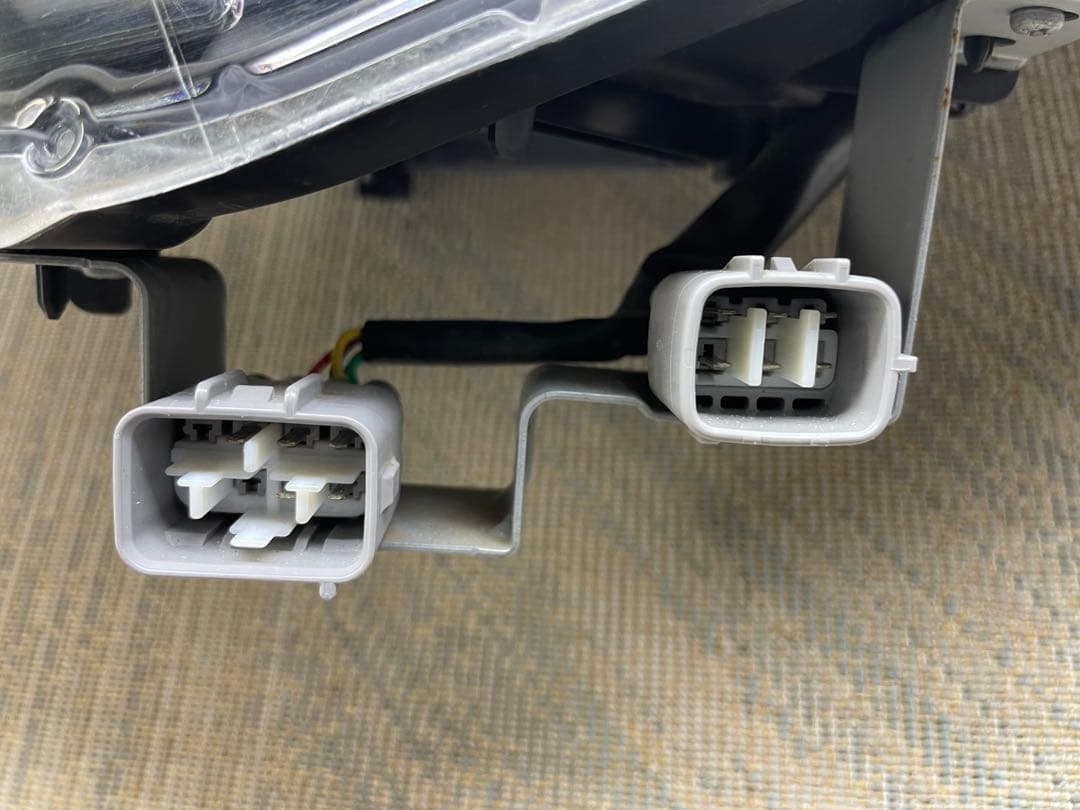 トヨタ ヴォクシー ZRR80W 前期 左 ライトICHIKOH 28-229