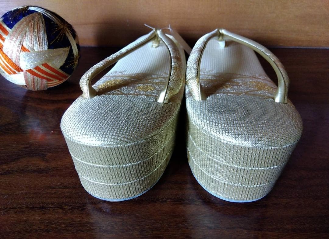 R*i様 未使用◆きもの やまと 金色 花刺繍（？）バッグ＆草履のセット◆