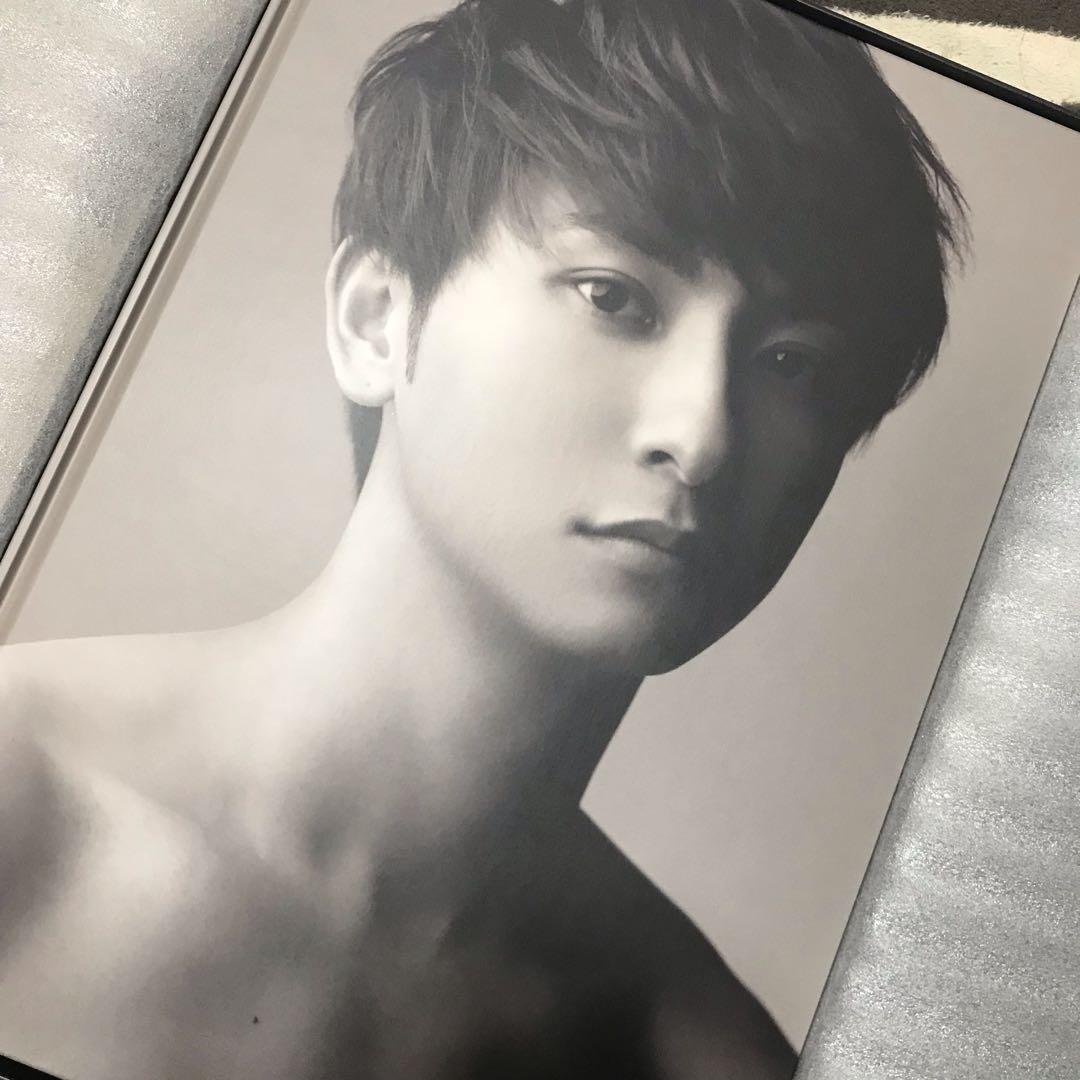 與真司郎 THIS IS WHO I AM 写真集