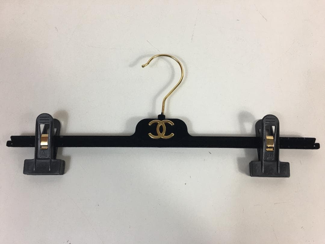 ☆CHANEL ハンガー 7本セット 黒 ベロア生地 CCロゴ シャネル