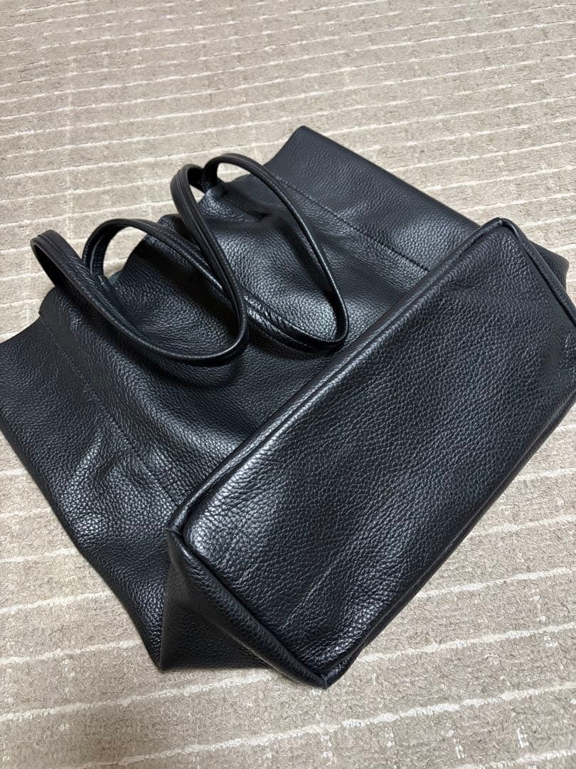 【洋服の青山】ジウディブラックレザー トートバッグ　通勤通学　メンズ男女兼用　黒