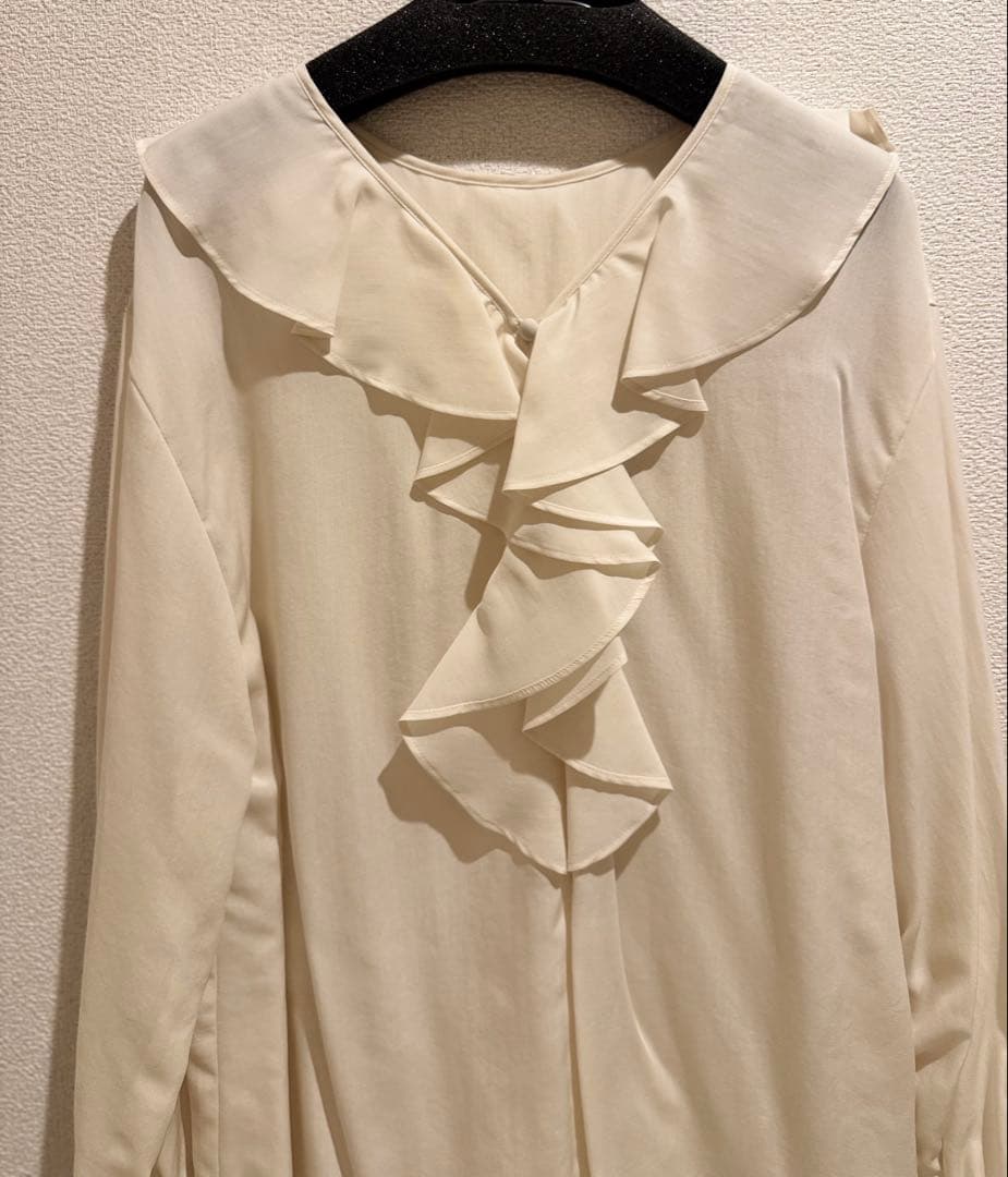 【新品未使用】ノーリーズ・ラッフル衿とろみブラウス　CLASSY掲載