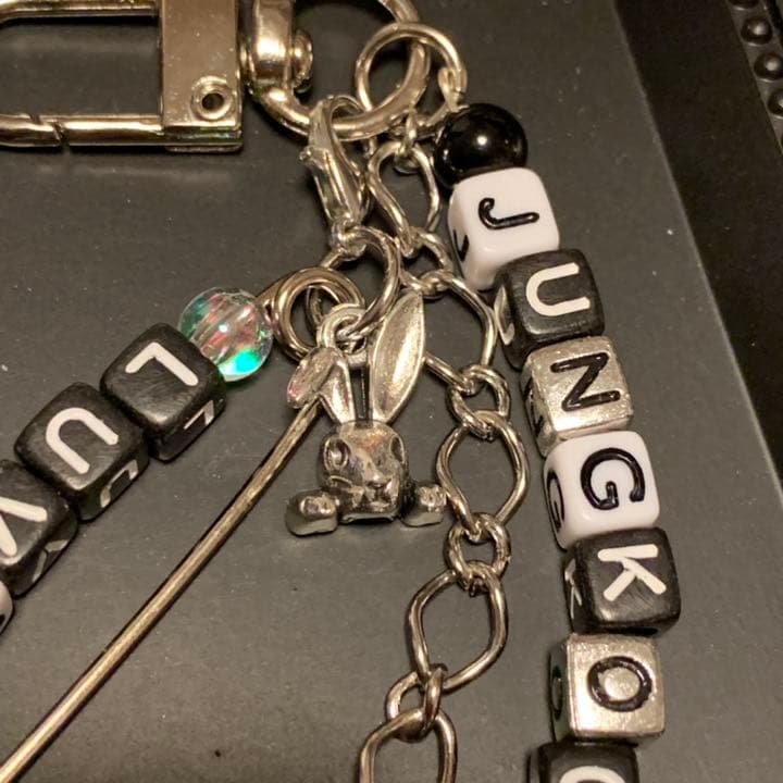 ビーズキーホルダー キーリング ハンドメイド アルファベット