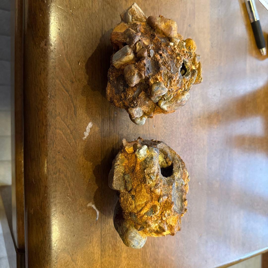 美濃の壺石 天然記念物 造花 花器