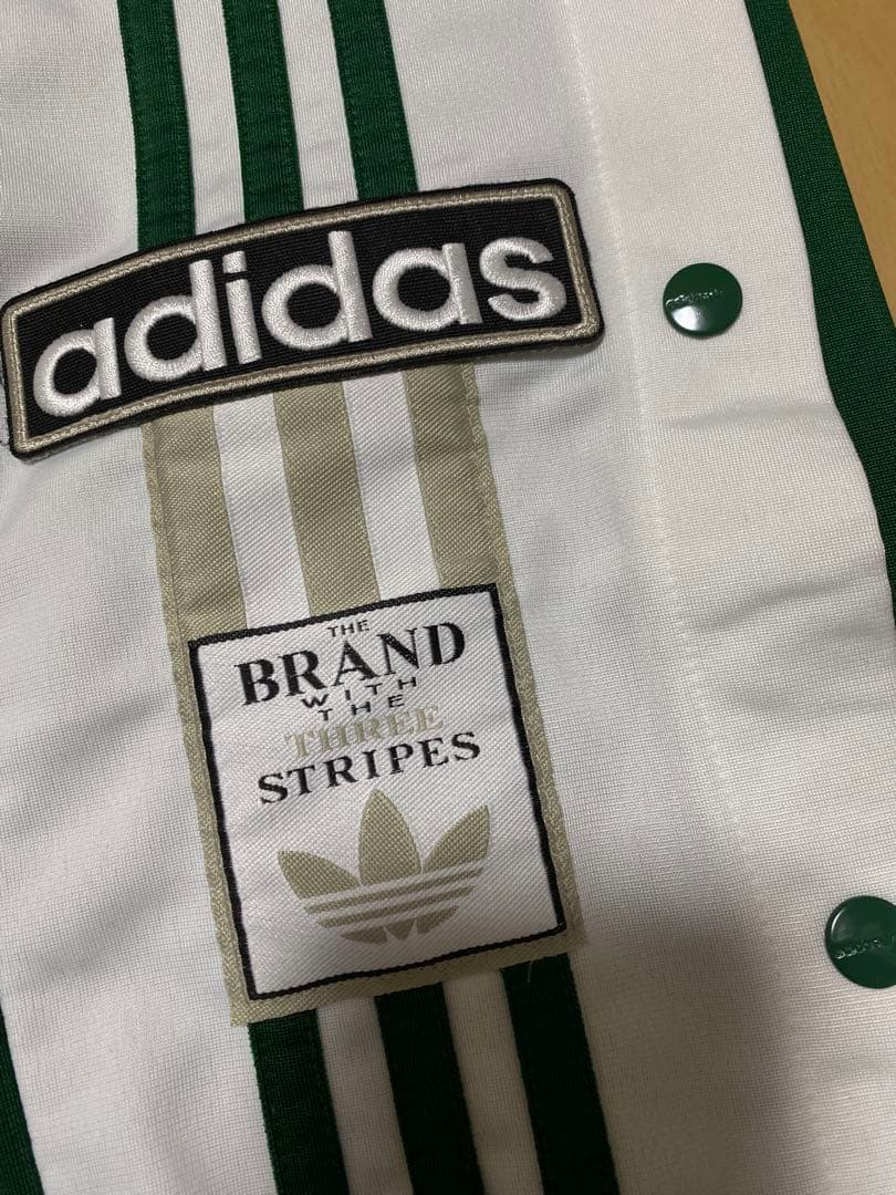 adidas 緑色 ジャージパンツ サイドストライプ