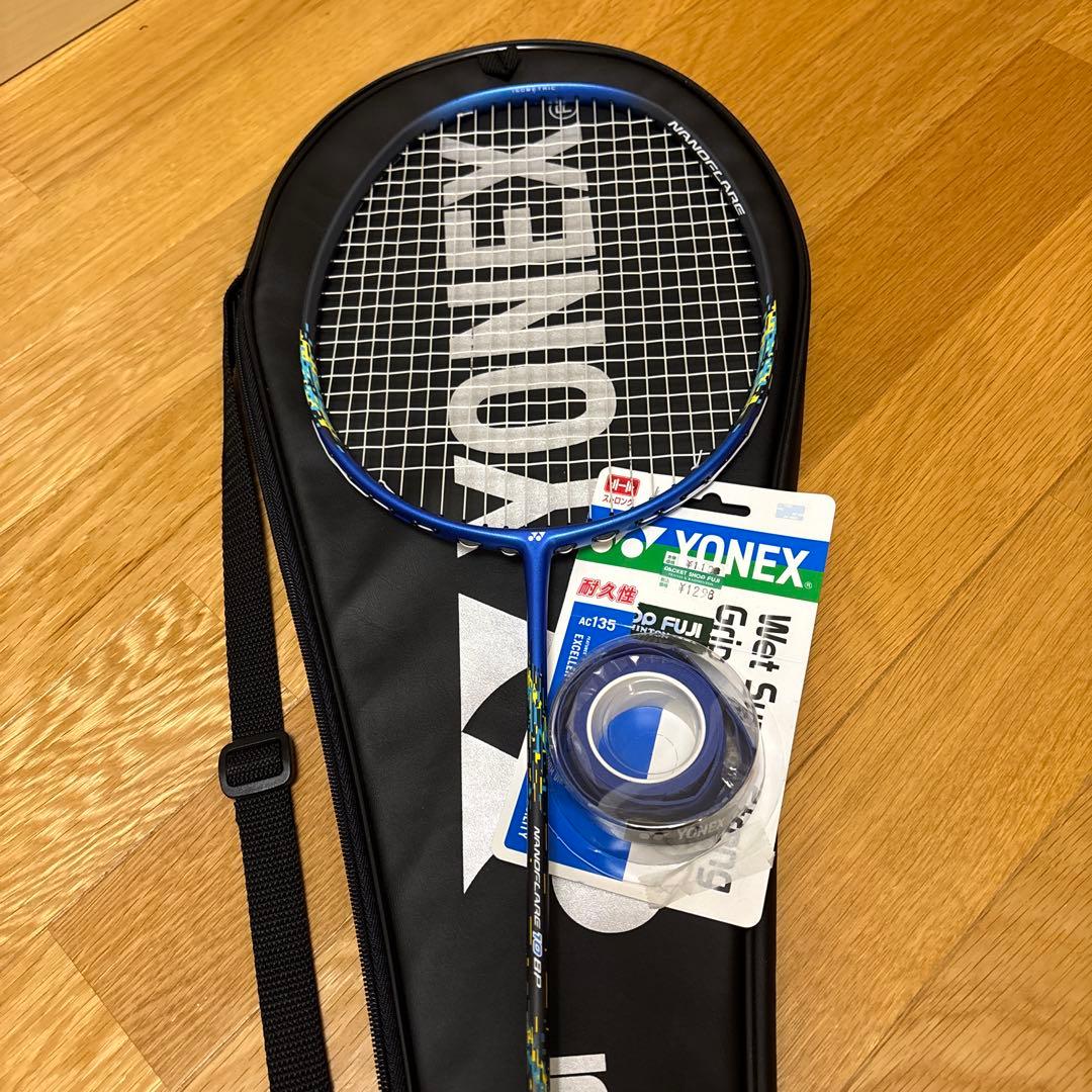 YONEX バドミントンラケット　ラケットケース、グリップテープ1巻（青色）付き