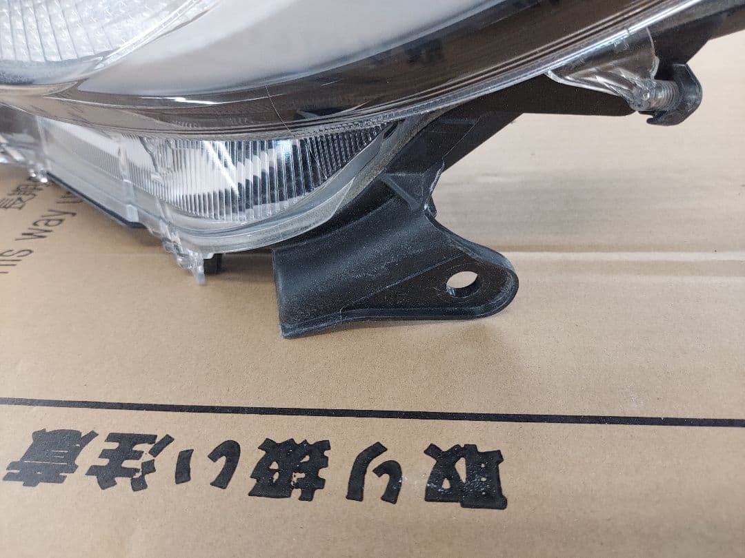 トヨタ　ヤリス ヘッドライトASSY左用