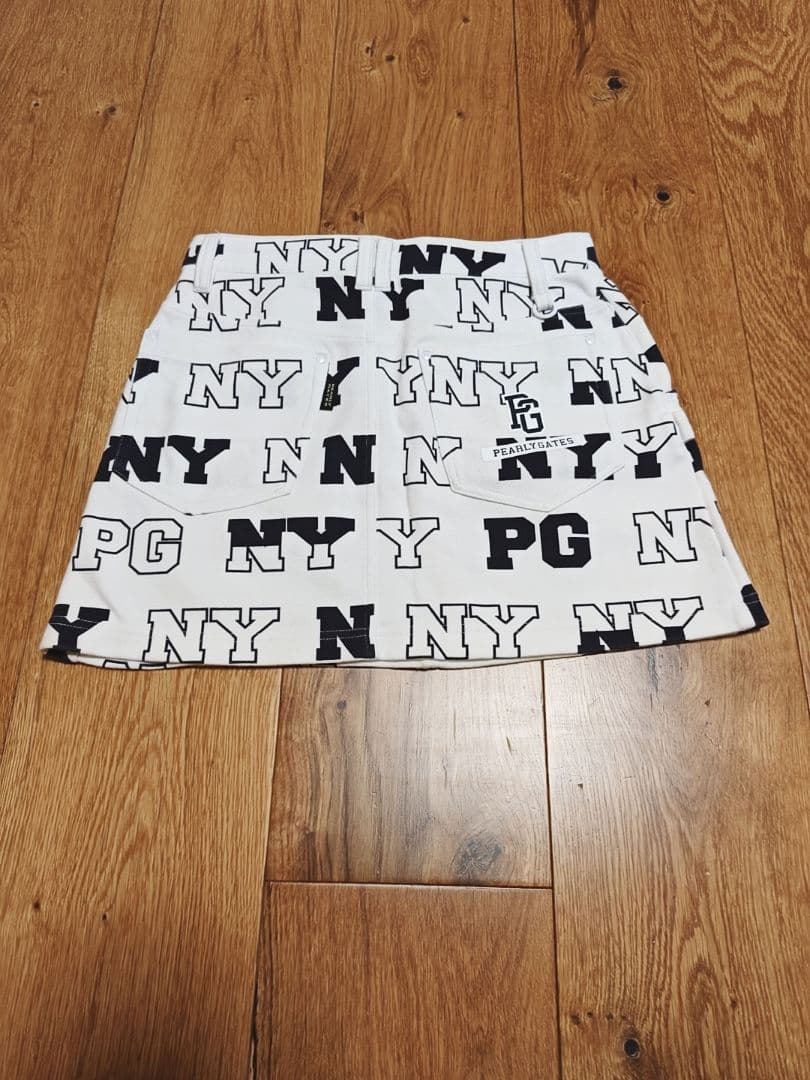 ほぼ未使用美品S pearlygates（パーリゲイツ）NYロゴ　スカート
