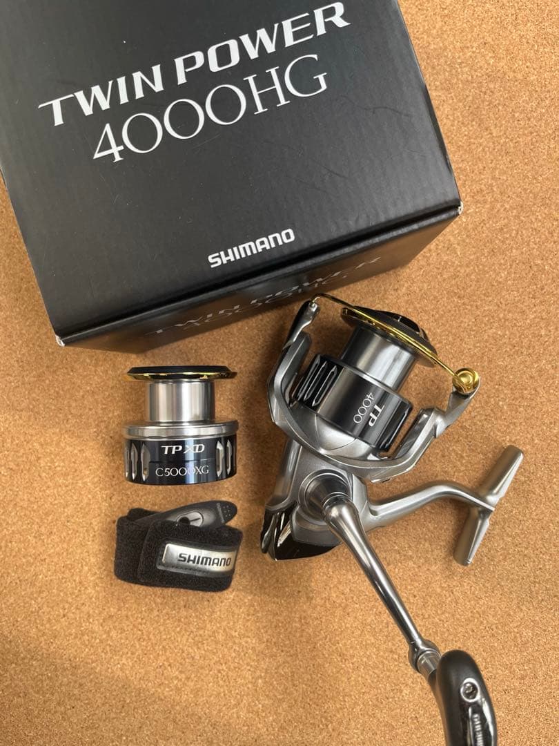 66. 【美品】　SHIMANO TWIN POWER 4000HG