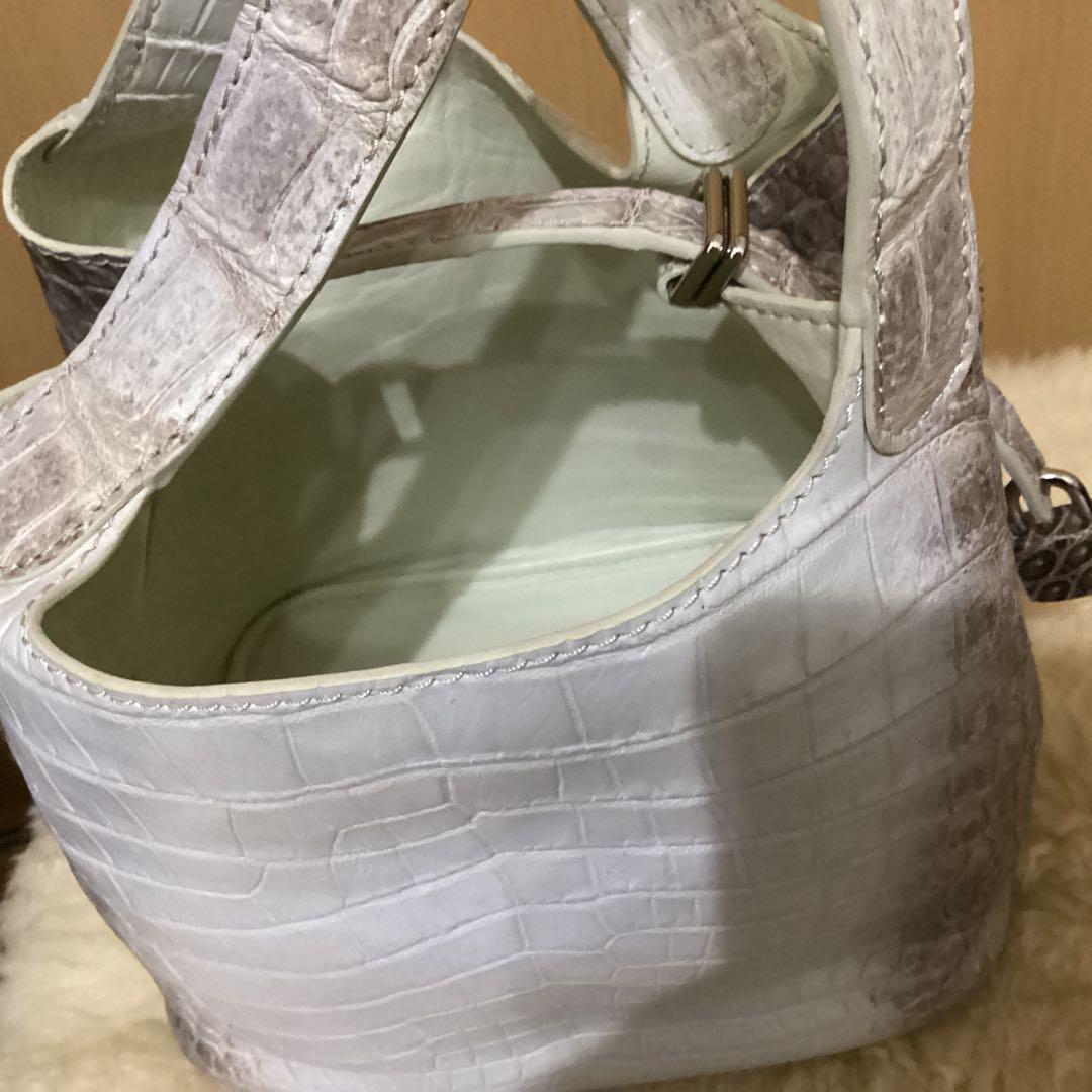 D*e様 女性のための本物のワニ革ハンドバッグ. (M SIZE)