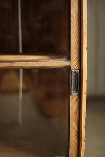 古い小ぶりな木枠のガラス戸棚　引き出し2杯　食器棚　水屋　キャビネット　古家具