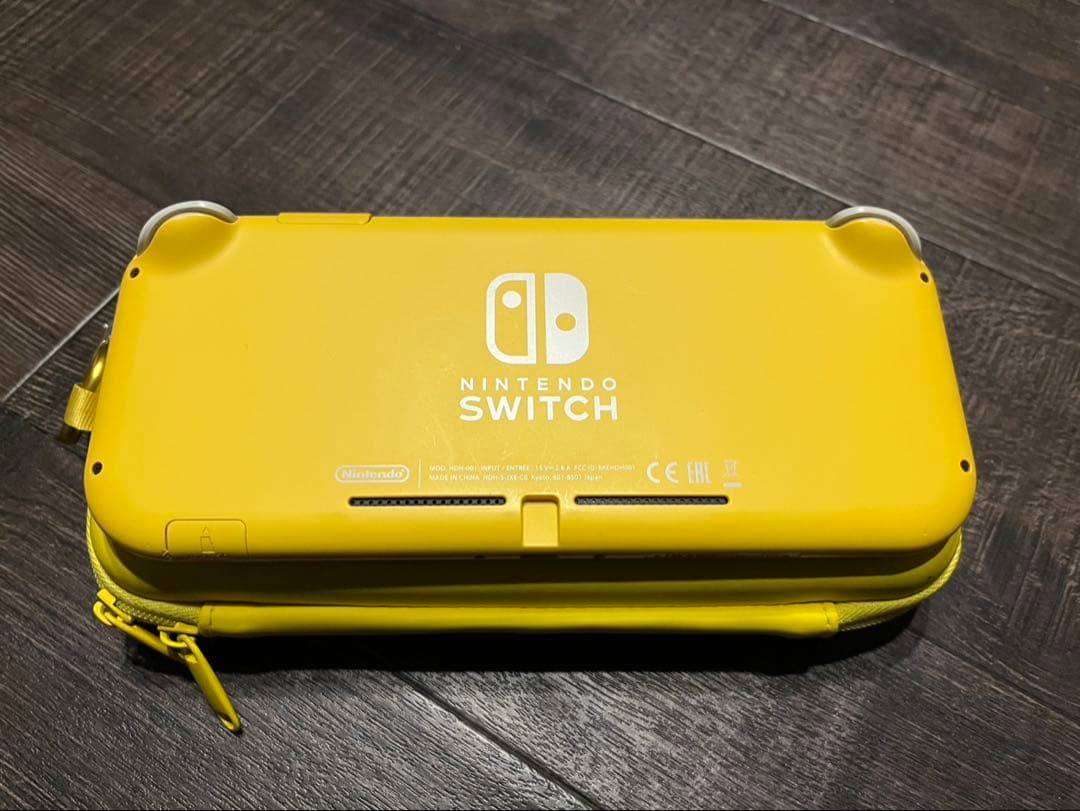 Switch lite イエロー充電ケーブル&専用ケース付（動作確認済）
