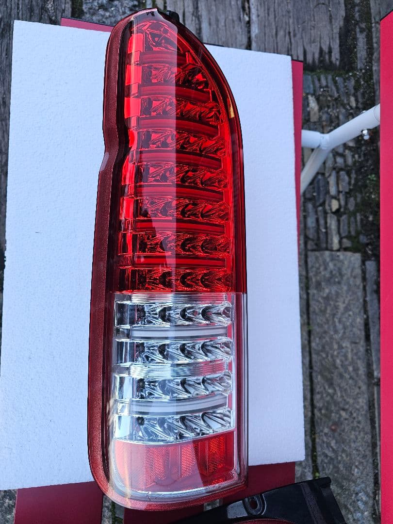 valenti ヴァレンティ ジュエルLEDテールランプTRAD　ハイエース
