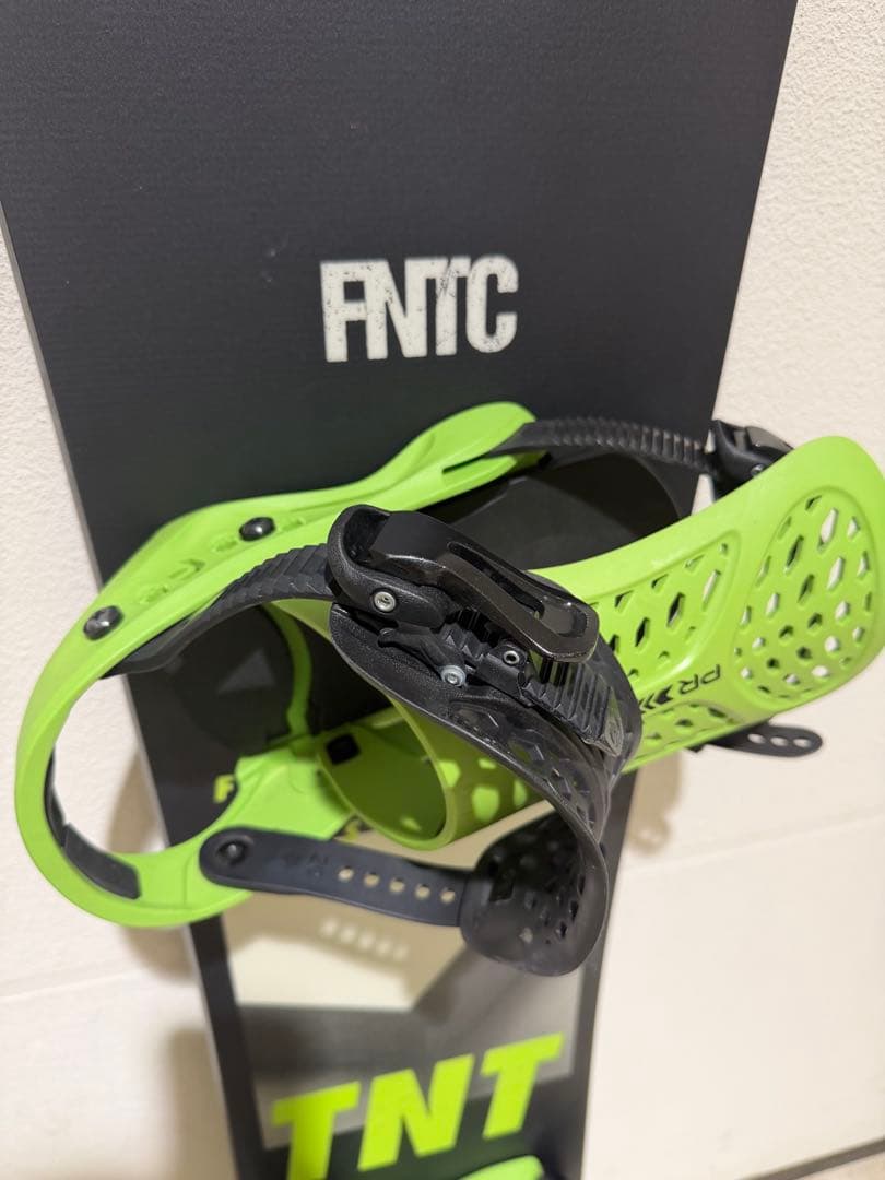 【美品】FNTC TNTスノーボード　153