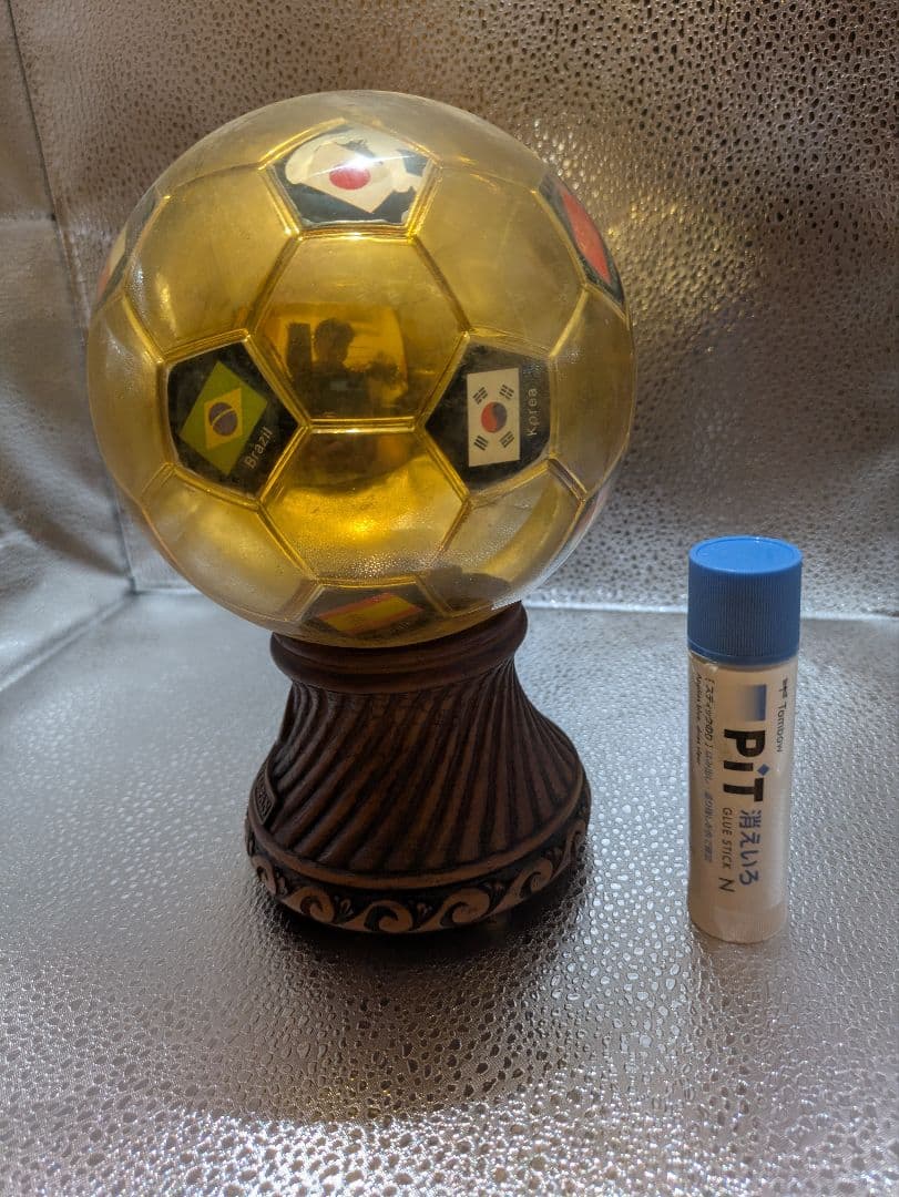 サッカー日韓ワールドカップ 記念ボールオブジェ　2002