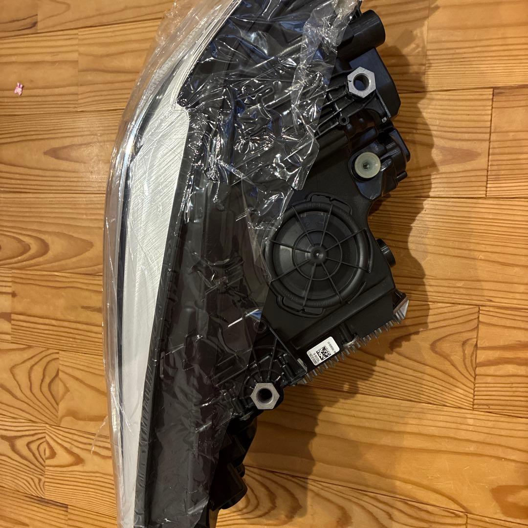 未使用 ヘッドライト 右側　bmw g30